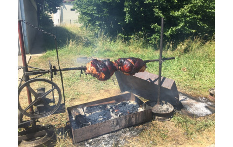 REPAS JAMBON A LA BROCHE ET INITIATION TIR A L ARC